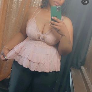 Fun and flirty salmon colored top!